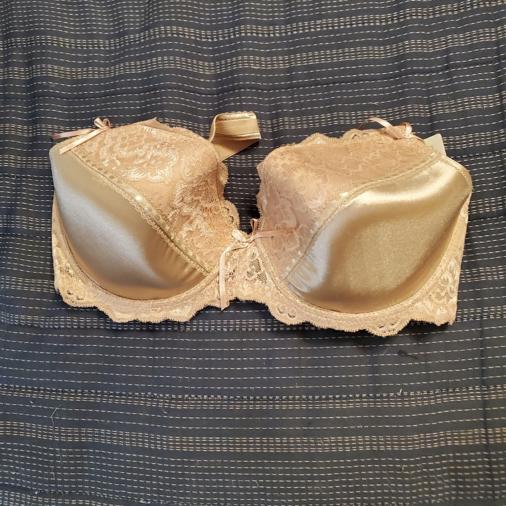 Full coverage low cut bra NWT